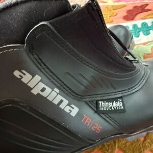 Alpina Black Ski Boots with Thinsulate Insulation